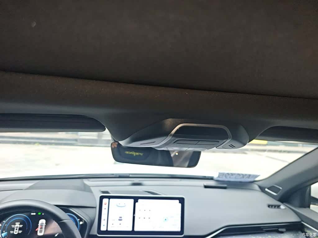 Geely Preface, 2024 18