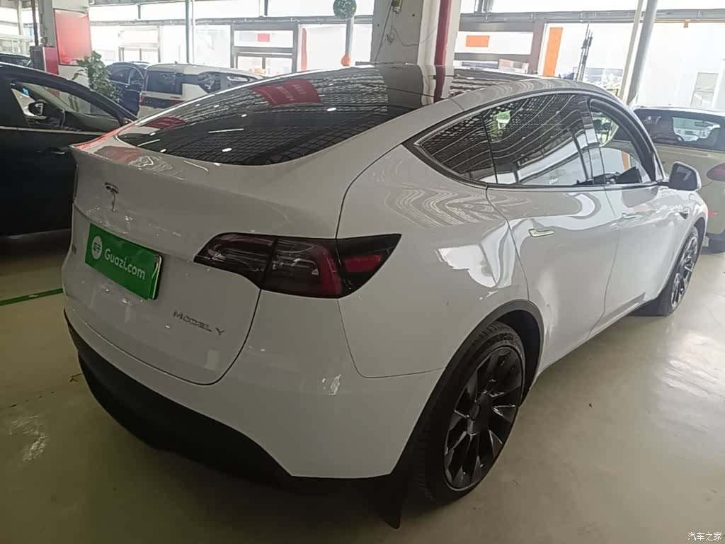 Tesla Model Y, 2023 7