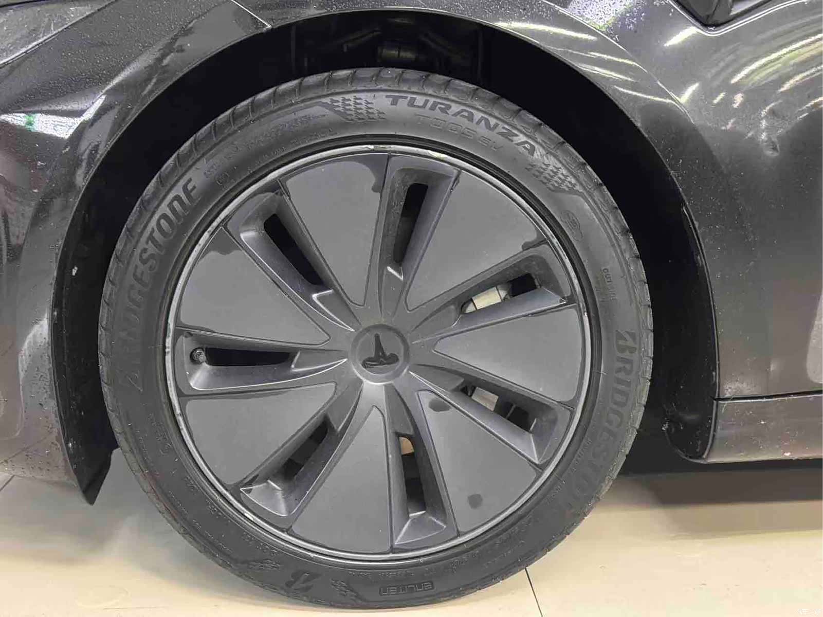Tesla Model 3, 2025 8
