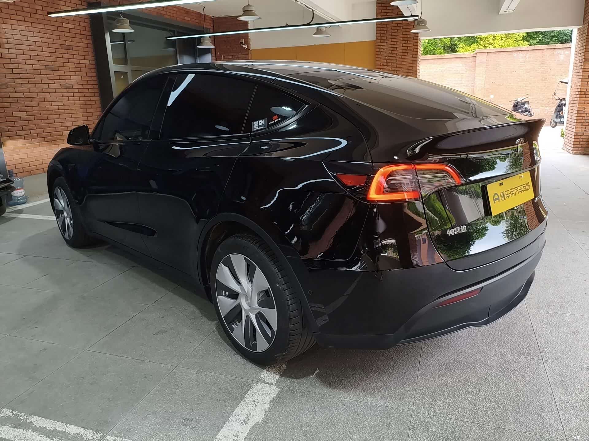 Tesla Model Y, 2023 3