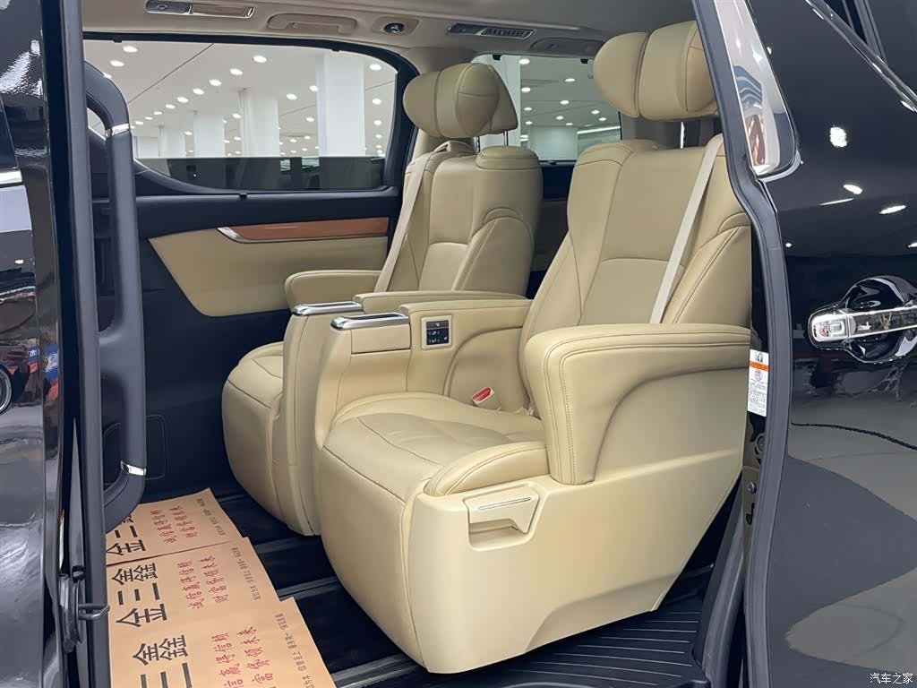 Toyota Alphard, 2020 16