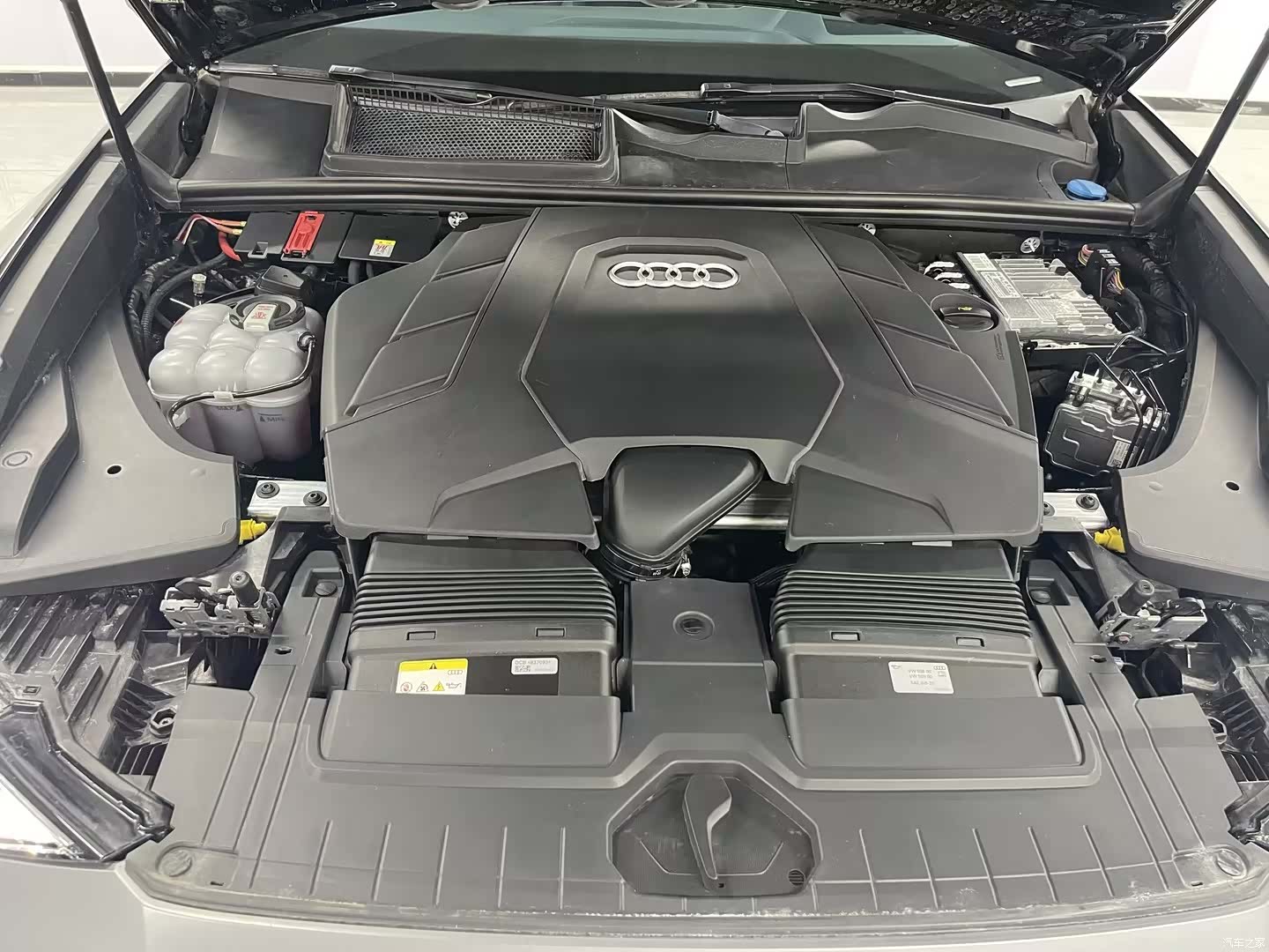 Audi Q8, 2024 15