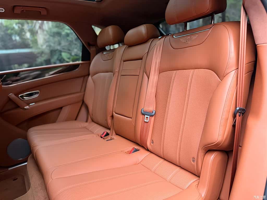 Bentley Bentayga, 2017 21