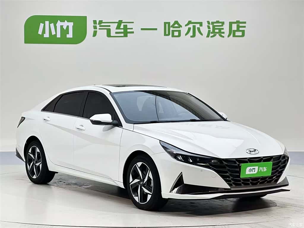 Hyundai Elantra, 2023 все фото