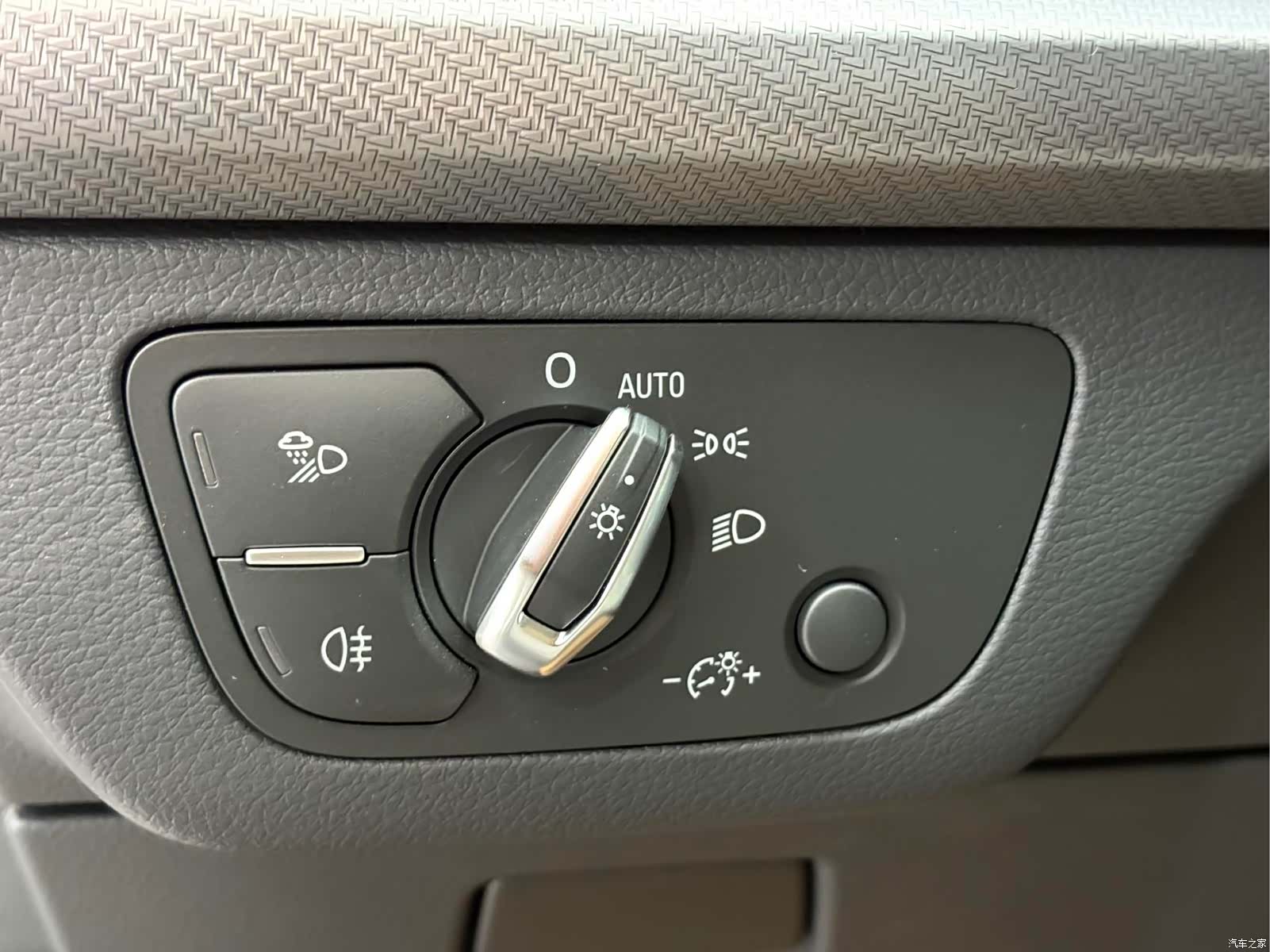 Audi Q5L, 1900 21