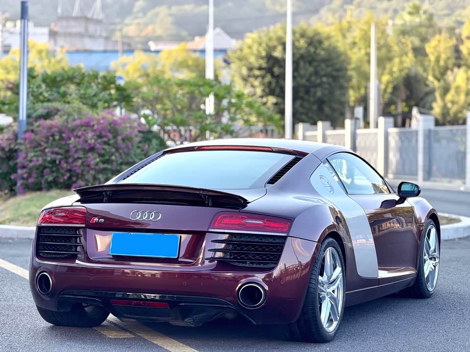 Audi R8