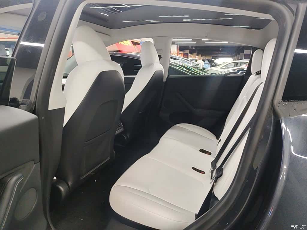 Tesla Model Y, 2024 17