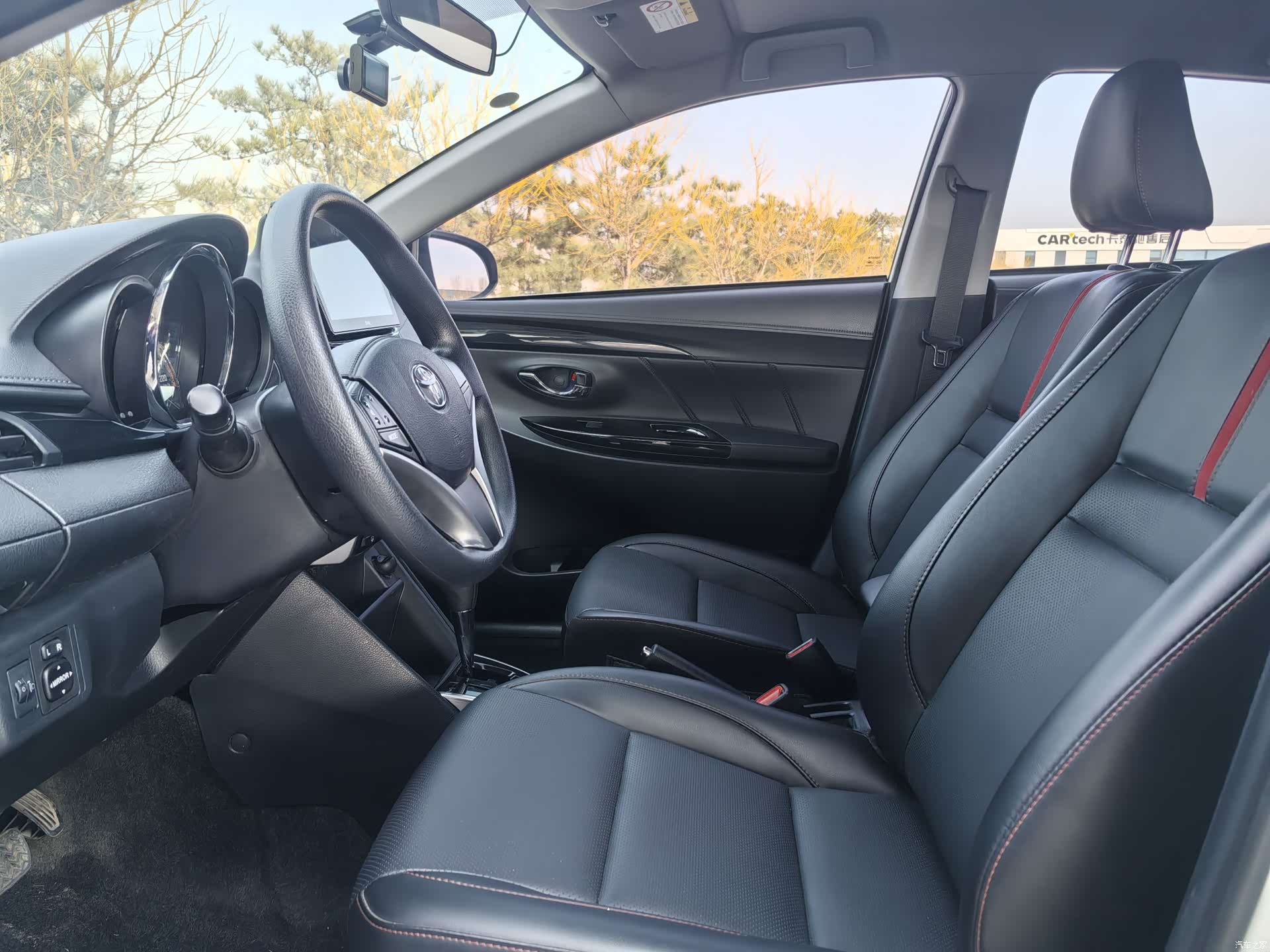 Toyota YARiS L, 2022 все фото