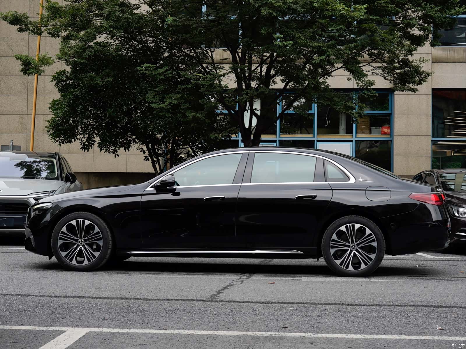 Mercedes-Benz E-Class, 2024 3