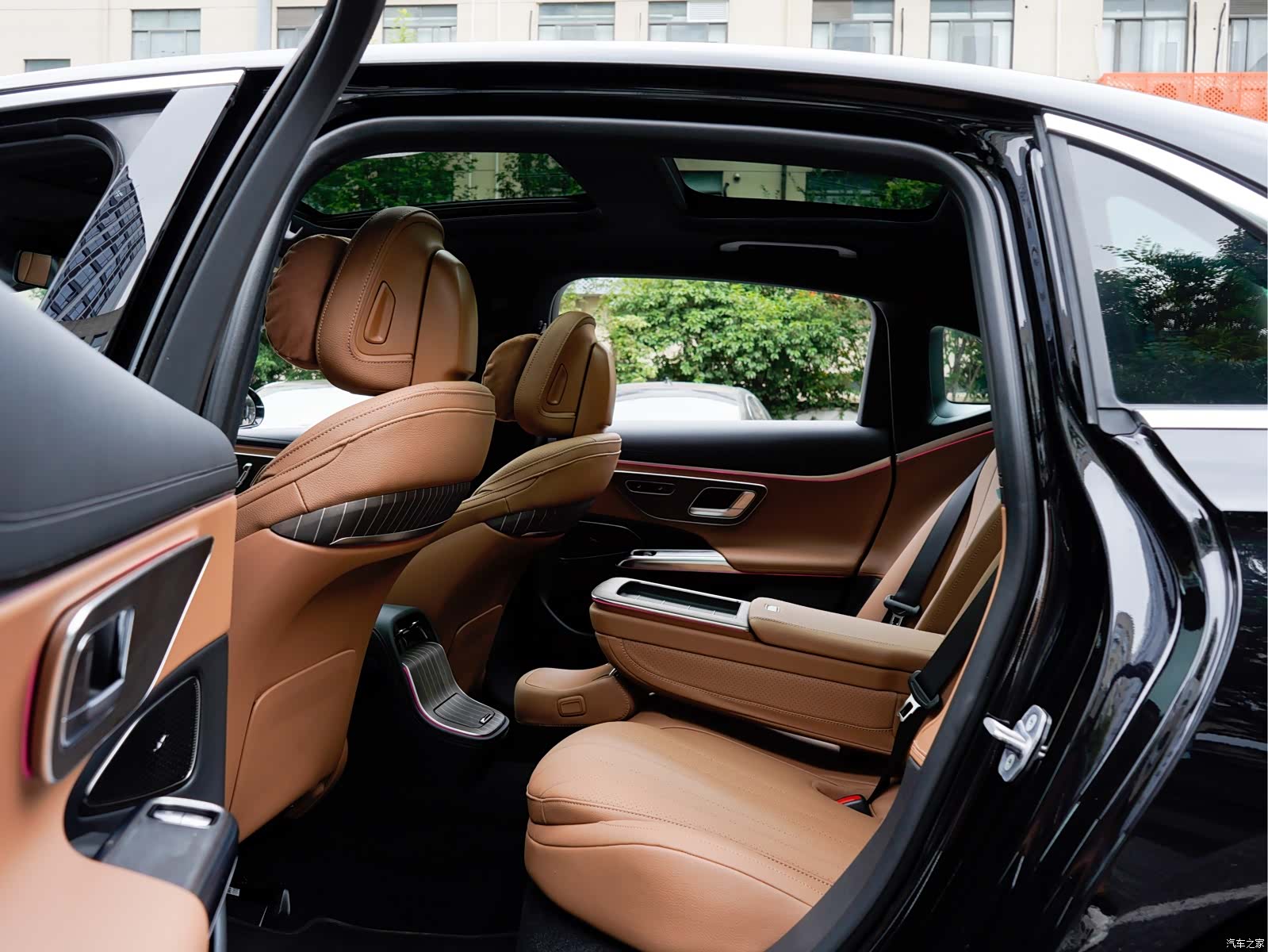 Mercedes-Benz E-Class, 2024 17