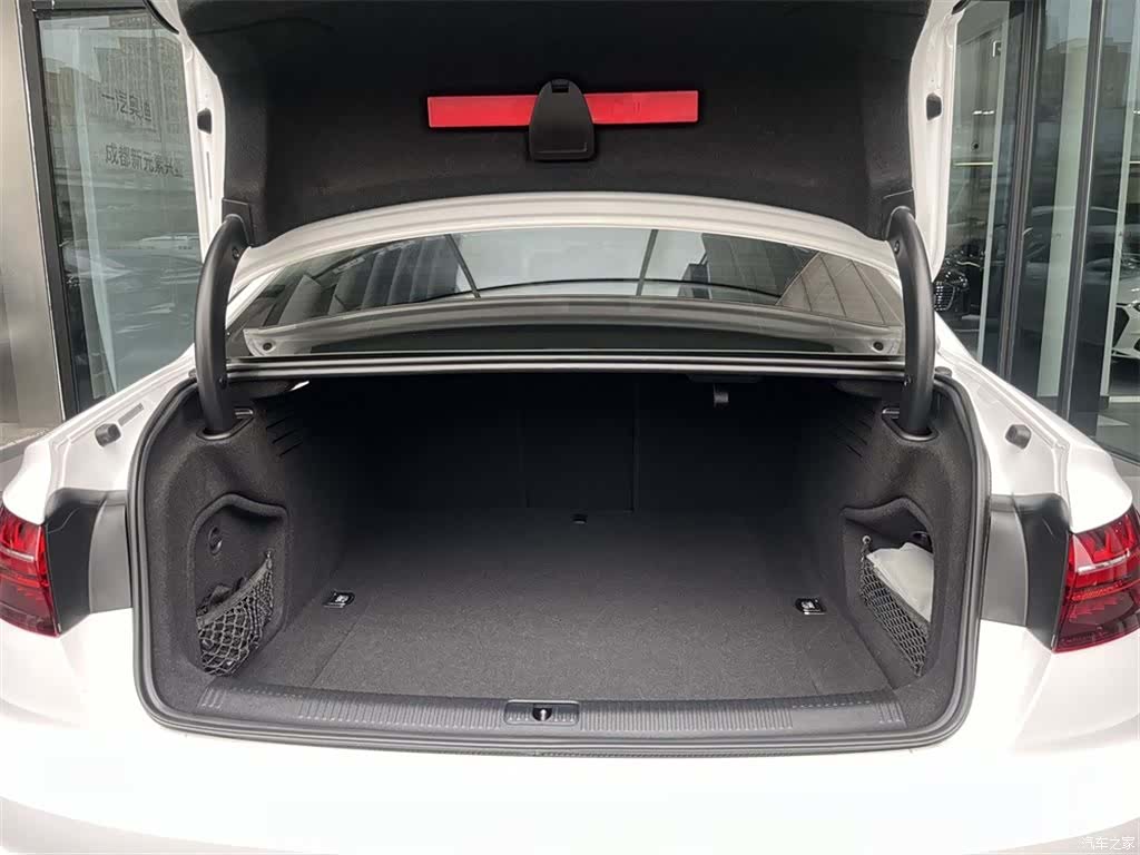 Audi A4L, 2020 9