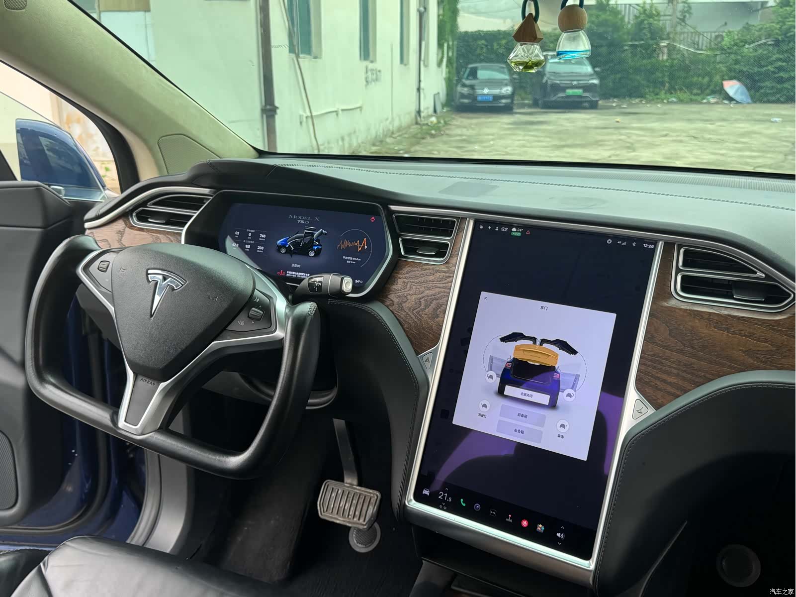 Tesla Model X, 2017 13