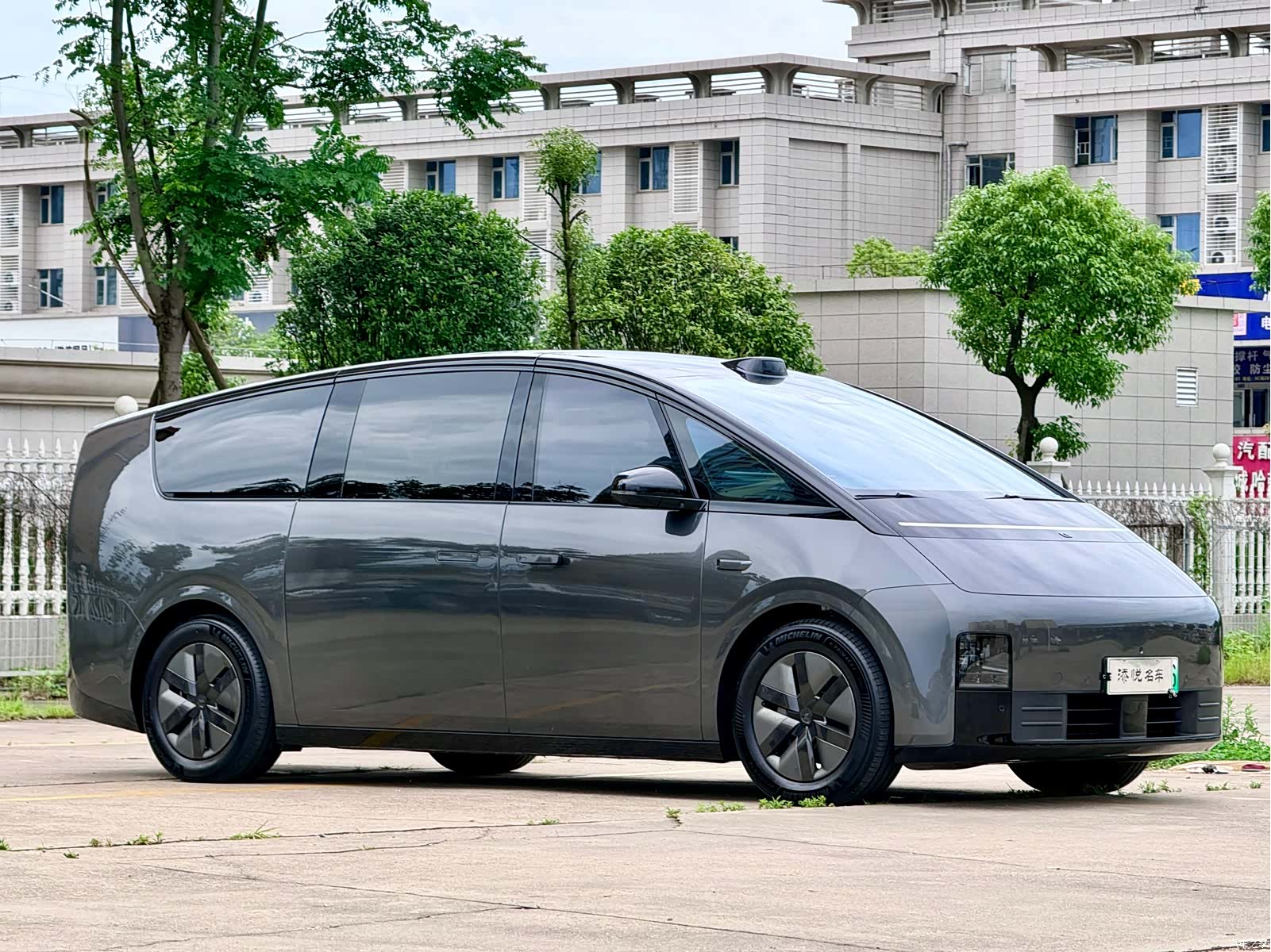 Li Auto MEGA, 2024 3