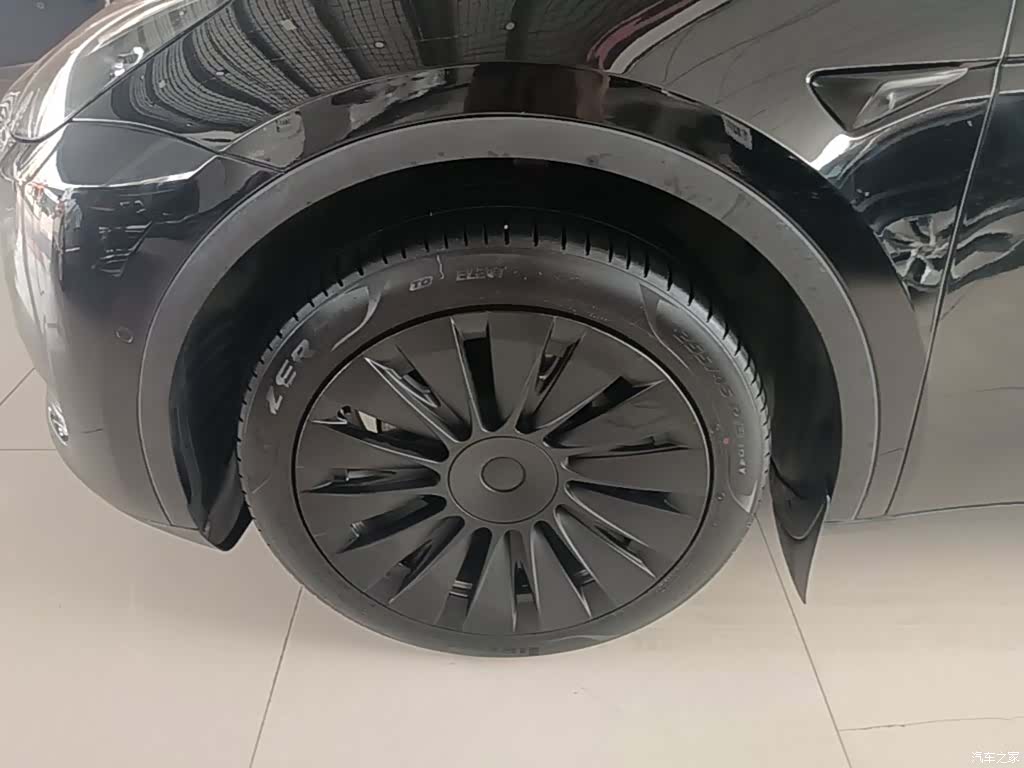 Tesla Model Y, 2023 23