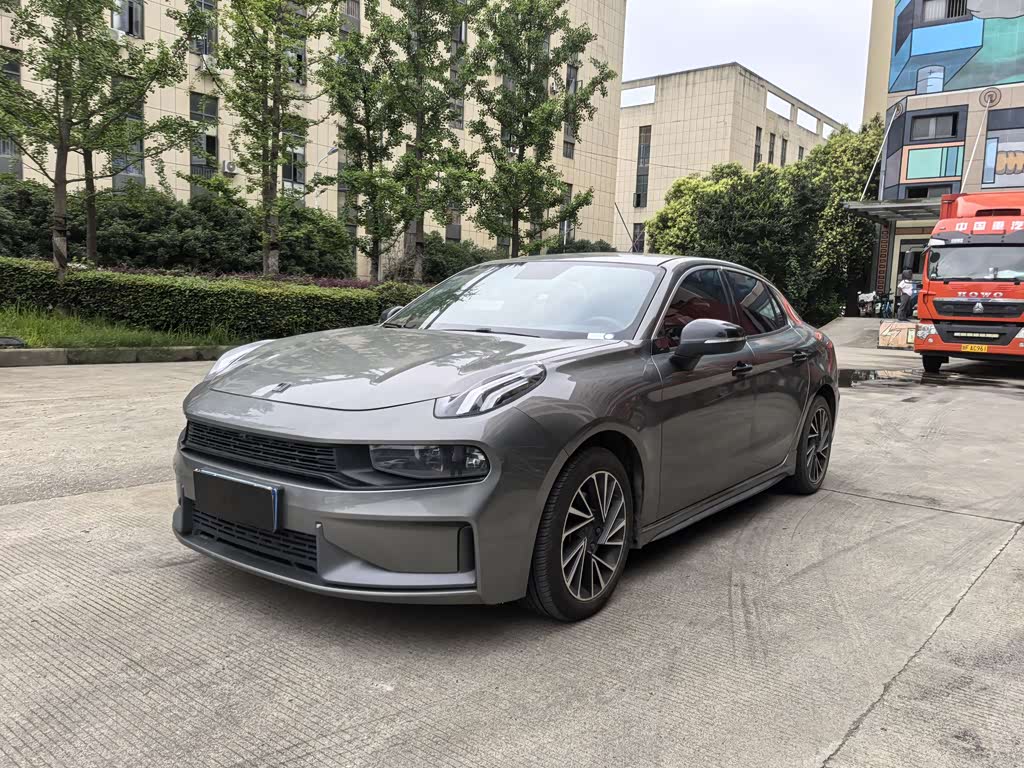 Lynk & Co 03
