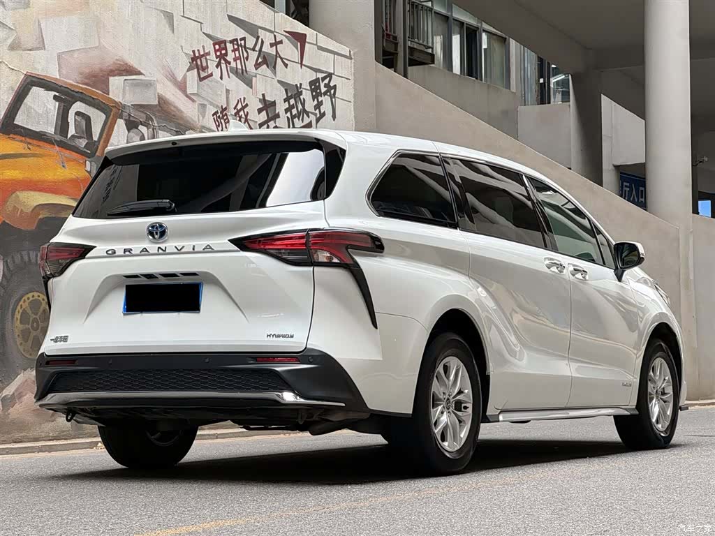 Toyota Granvia, 2023 все фото