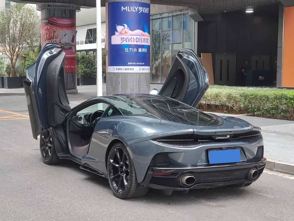McLaren GT