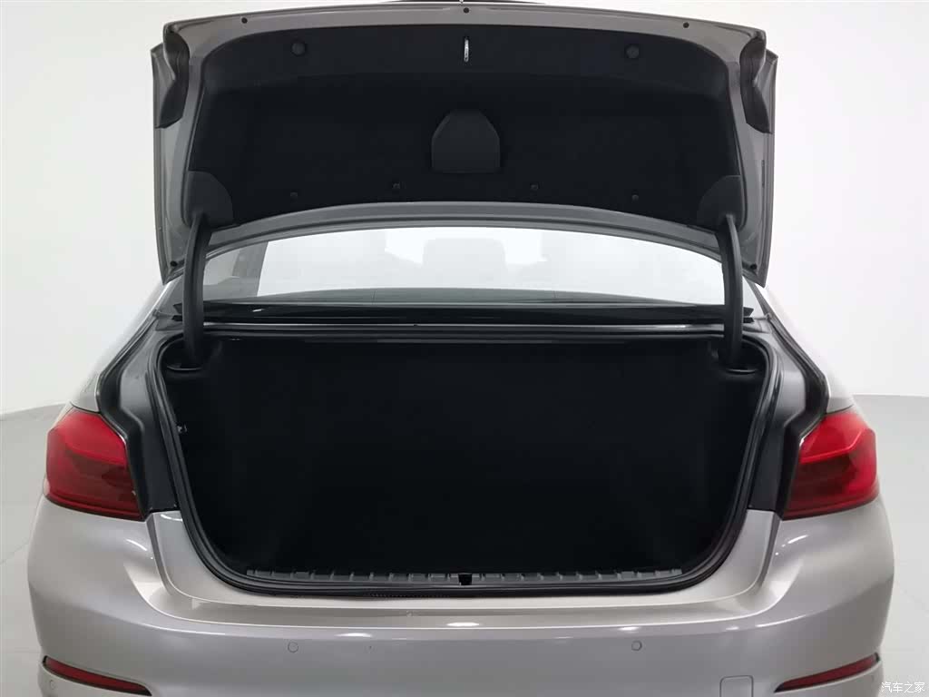 BMW 5 Series, 2018 16