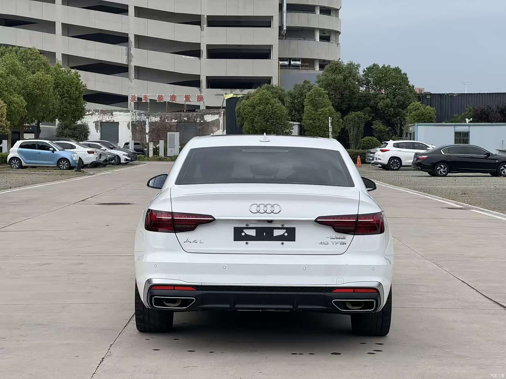 Audi A4L, 2022 все фото