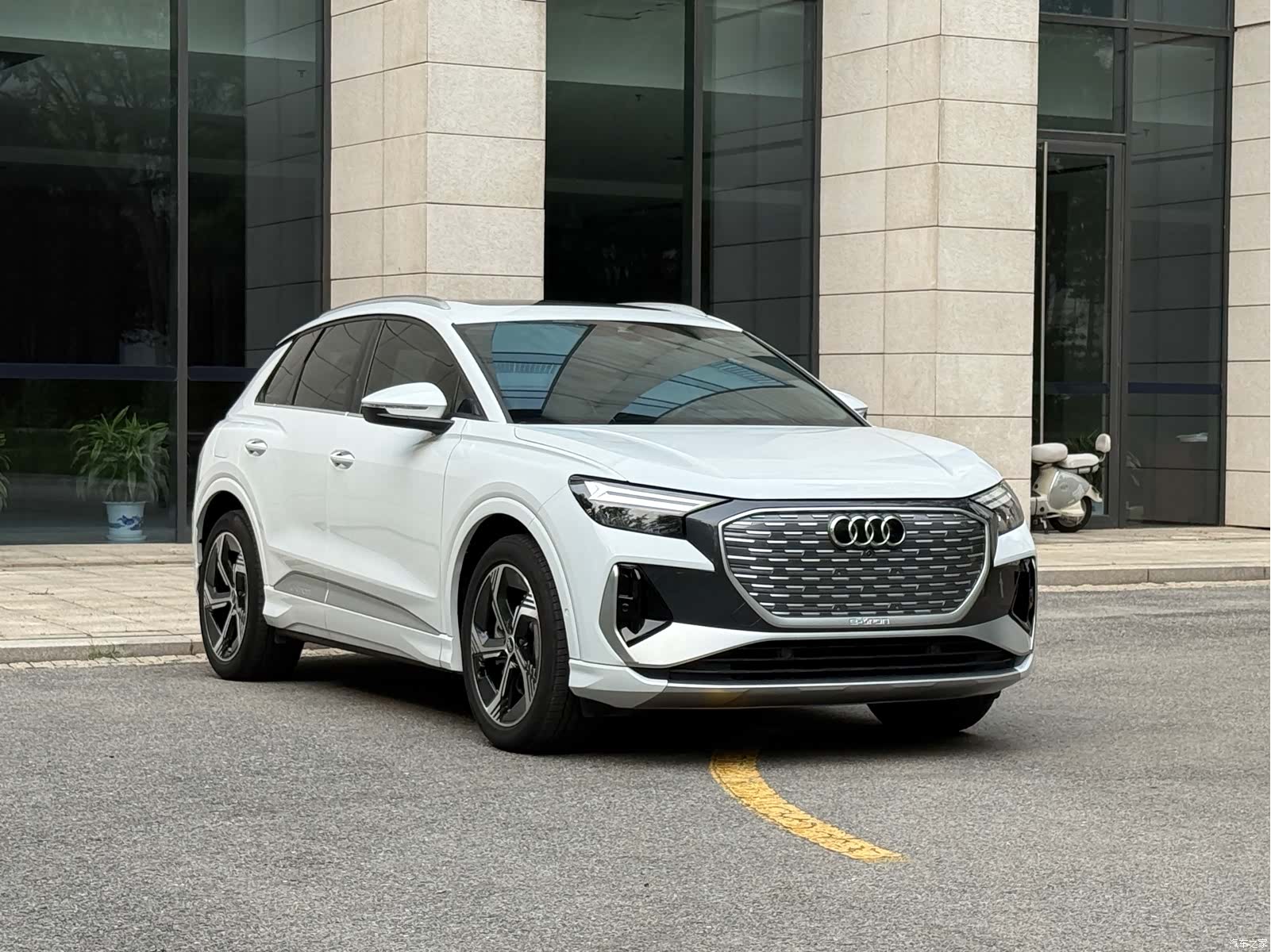Audi Q4 e-tron, 2023 3