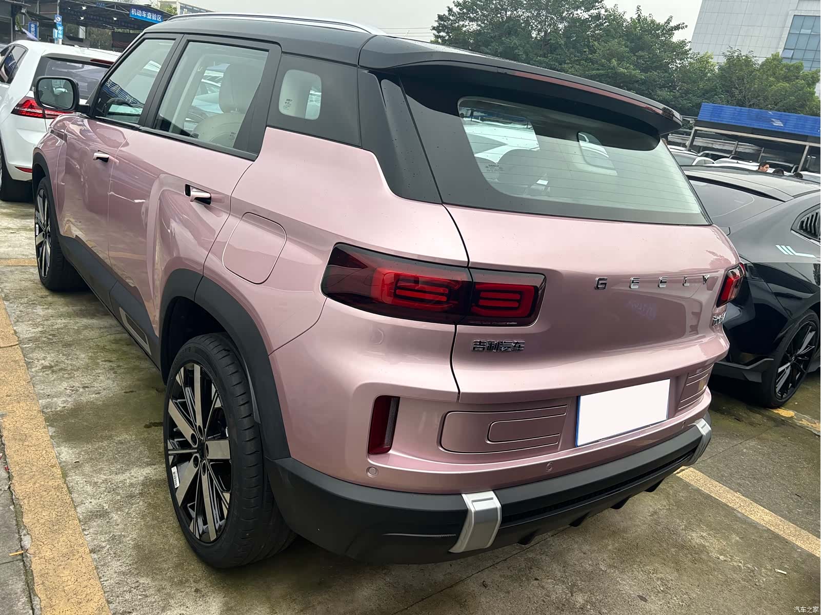 Geely Icon, 2022 15