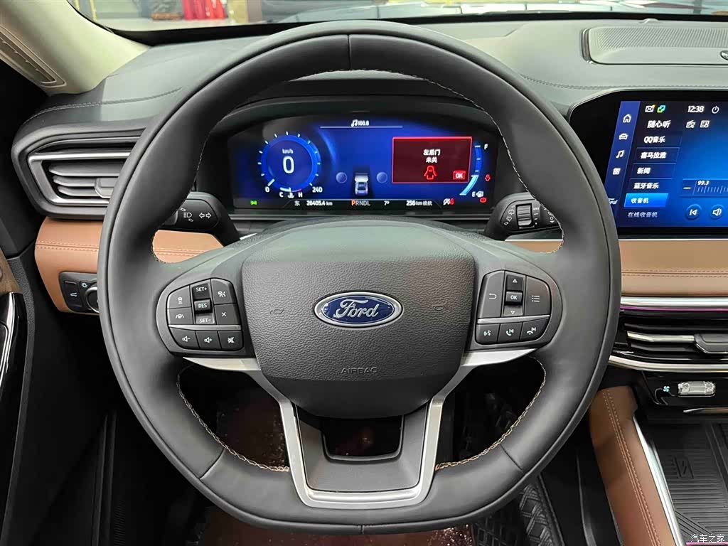 Ford Explorer, 2023 4