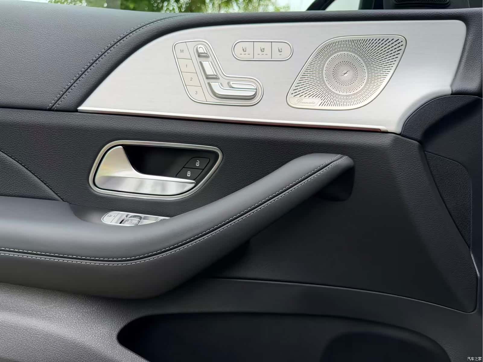 Mercedes-Benz GLE, 2025 12