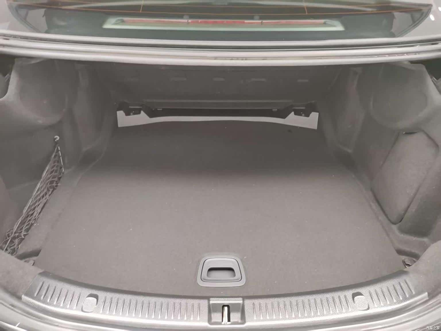 Mercedes-Benz E-Class, 2023 16