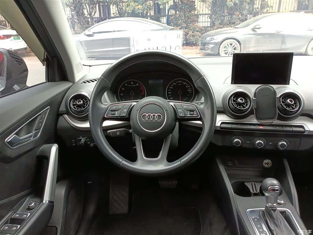 Audi Q2L, 2020 7