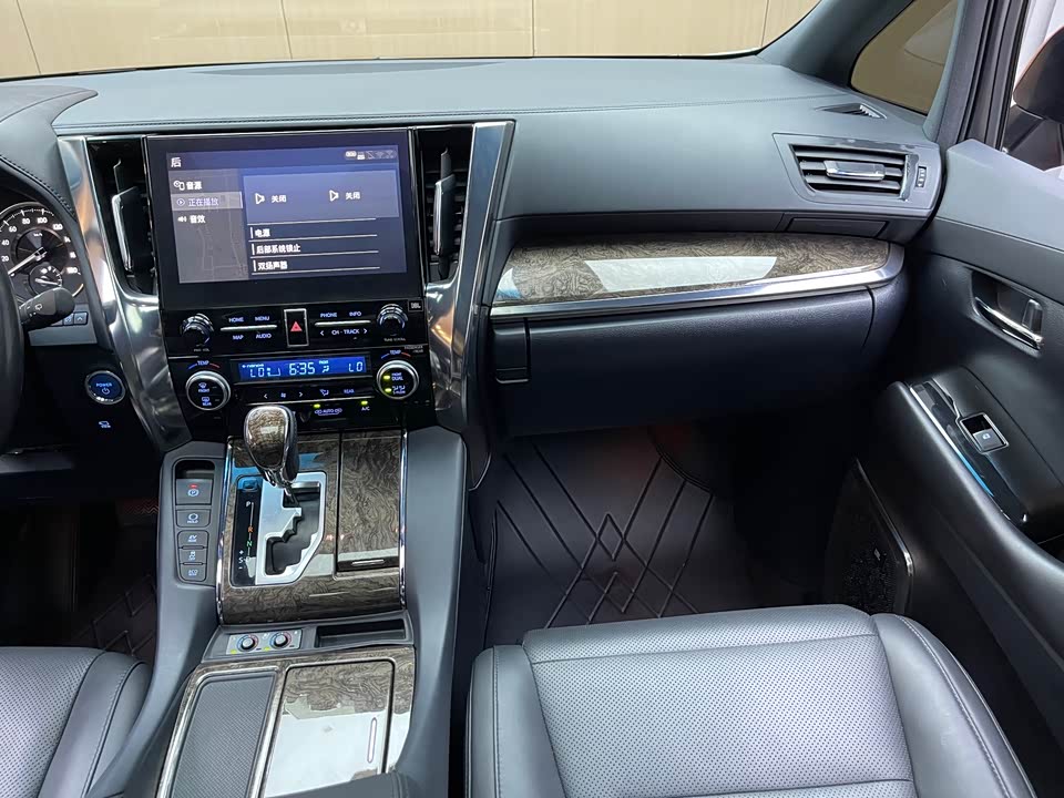 Toyota Elfa