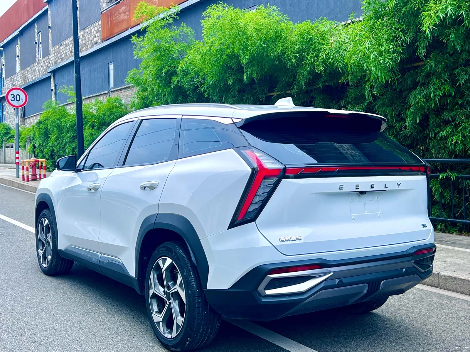 Geely Boyue, 2024 9