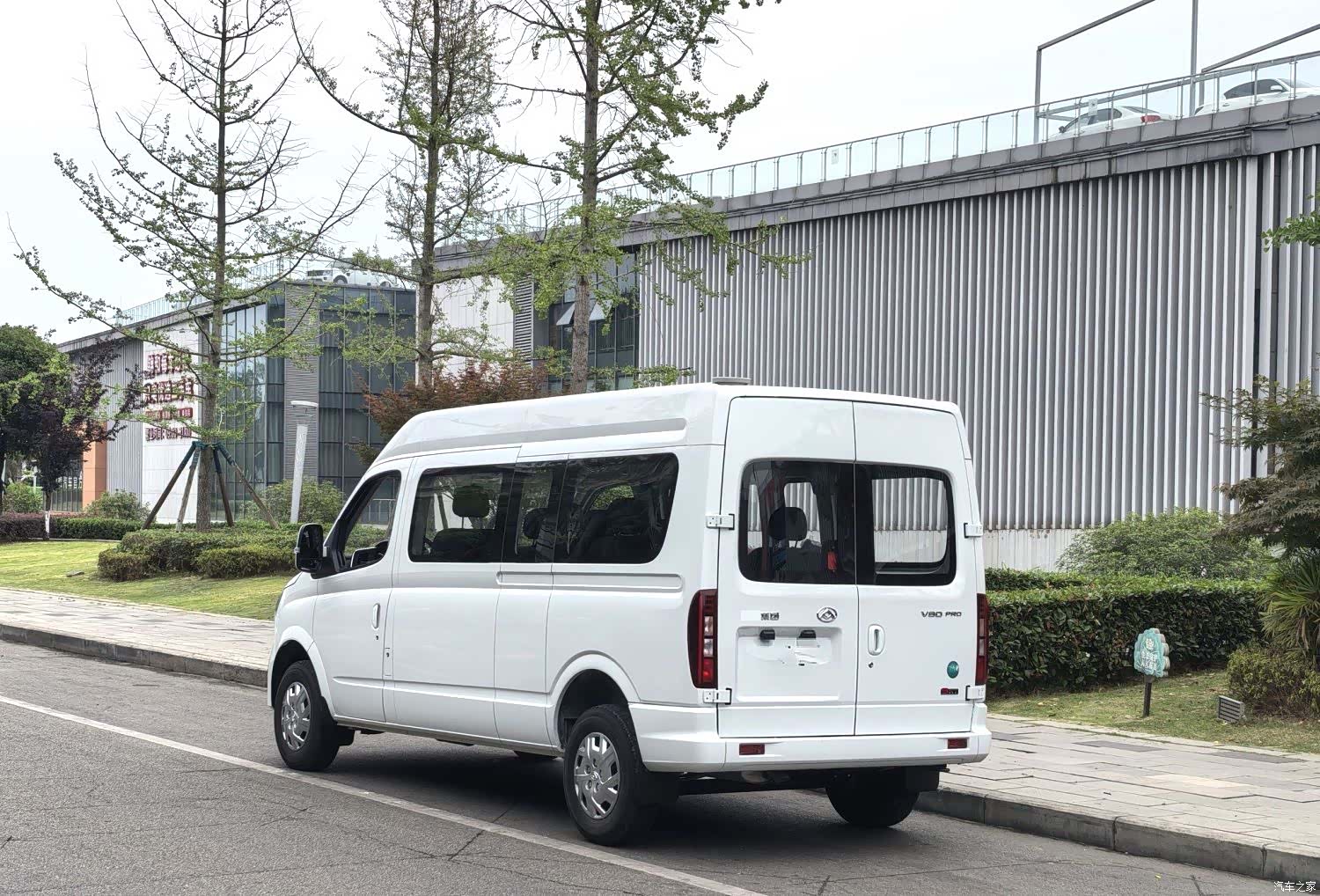 Maxus V80, 2025 3