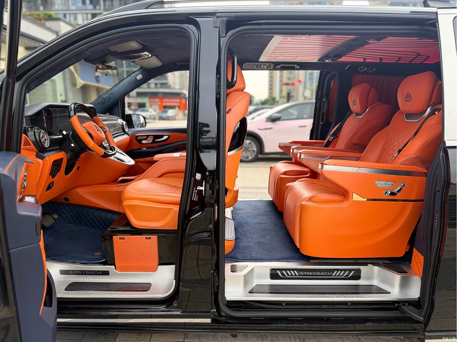 Mercedes-Benz 7, 2023 8