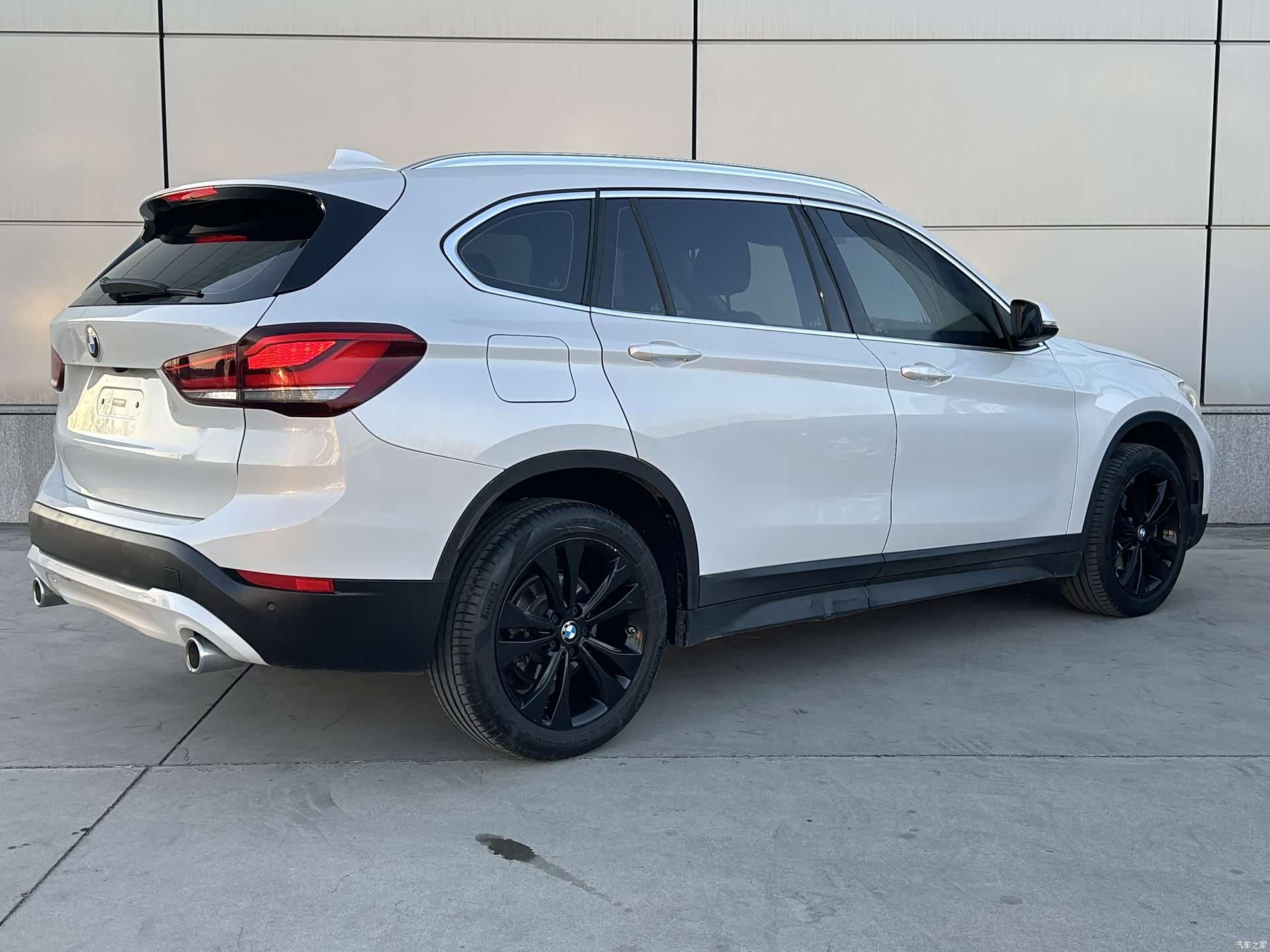 BMW X1, 2021 все фото
