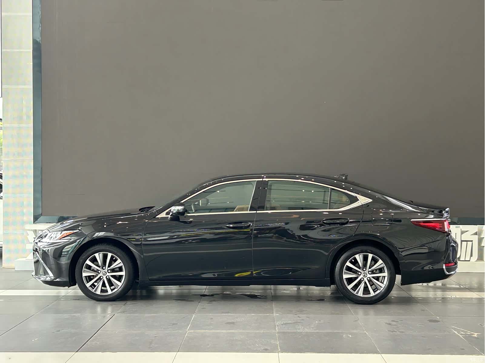 Lexus ES, 2018 7