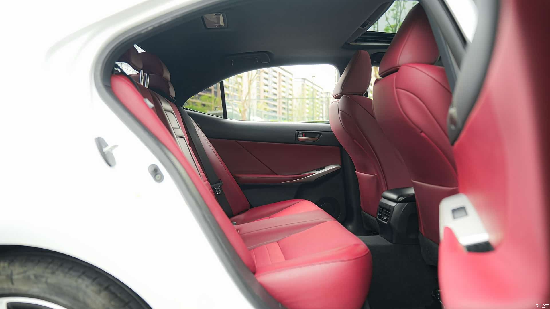 Lexus IS, 2018 16