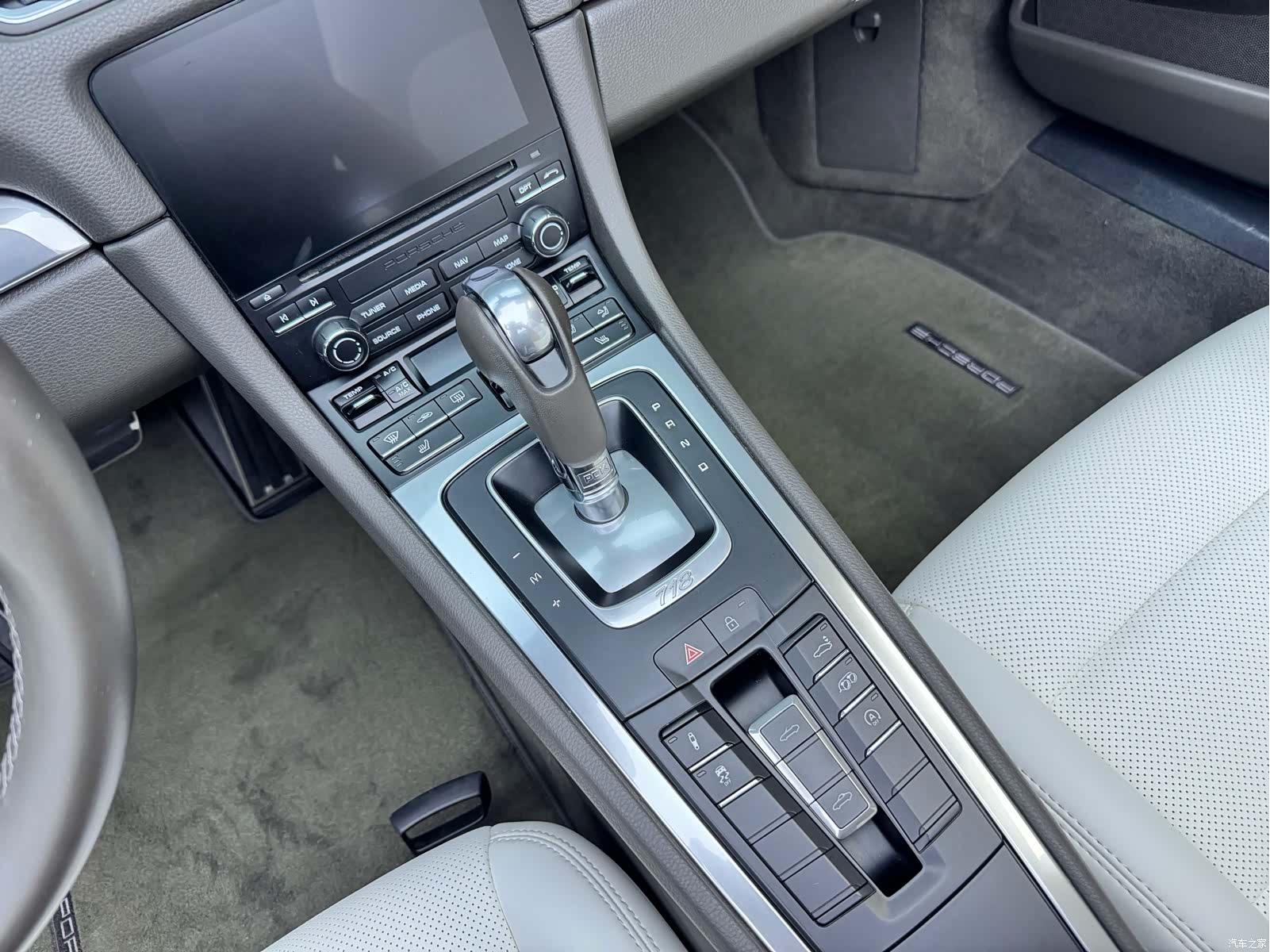 Porsche Boxster, 2020 все фото