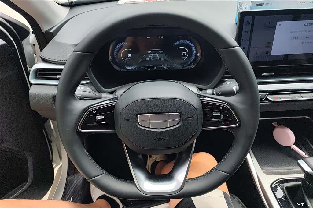 Geely Emgrand, 2025 15