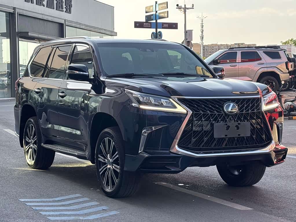 Lexus LX