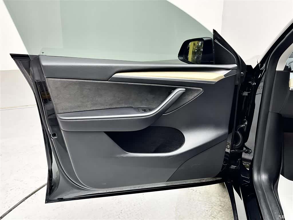 Tesla Model Y, 2023 8