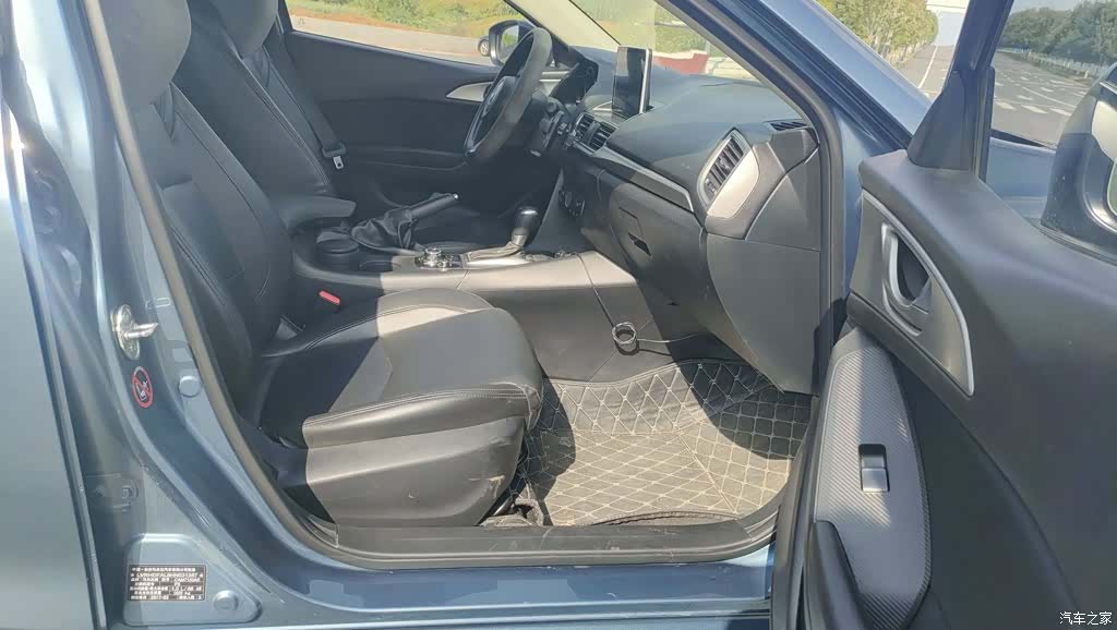 Mazda Mazda3, 2017 12