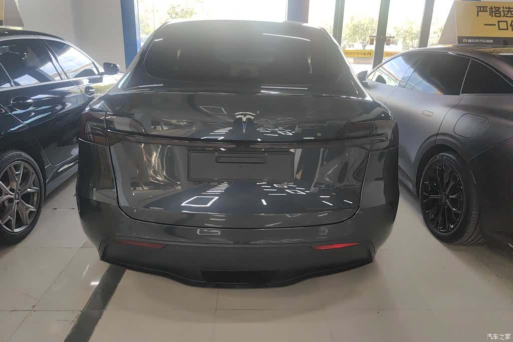 Tesla Model Y, 2024 4