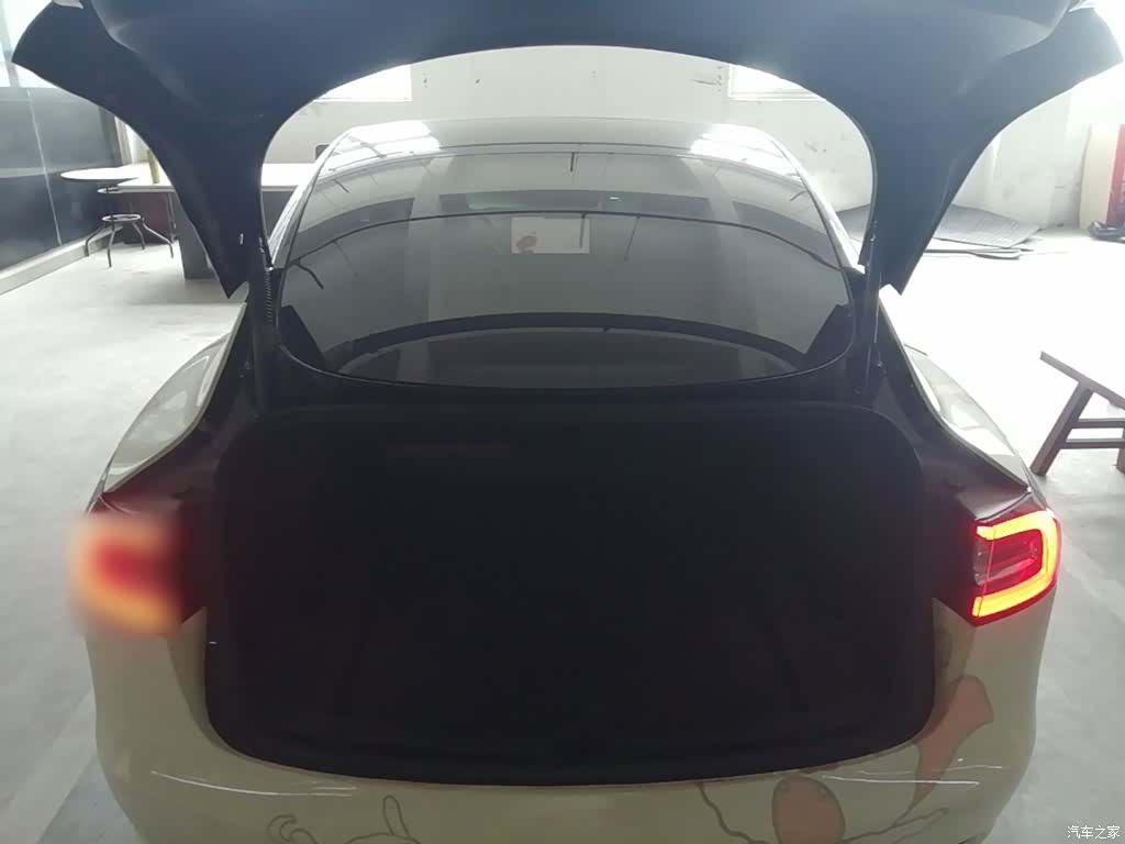 Tesla Model 3, 2023 19