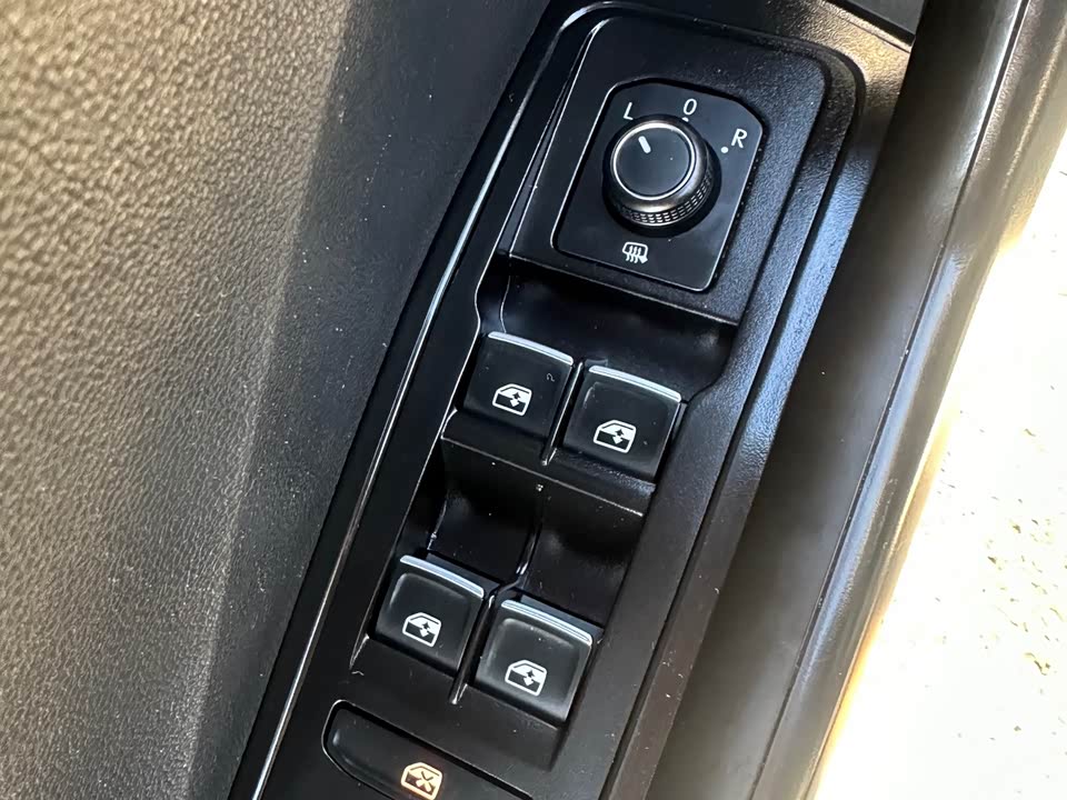 Volkswagen T-ROC exploring Songs