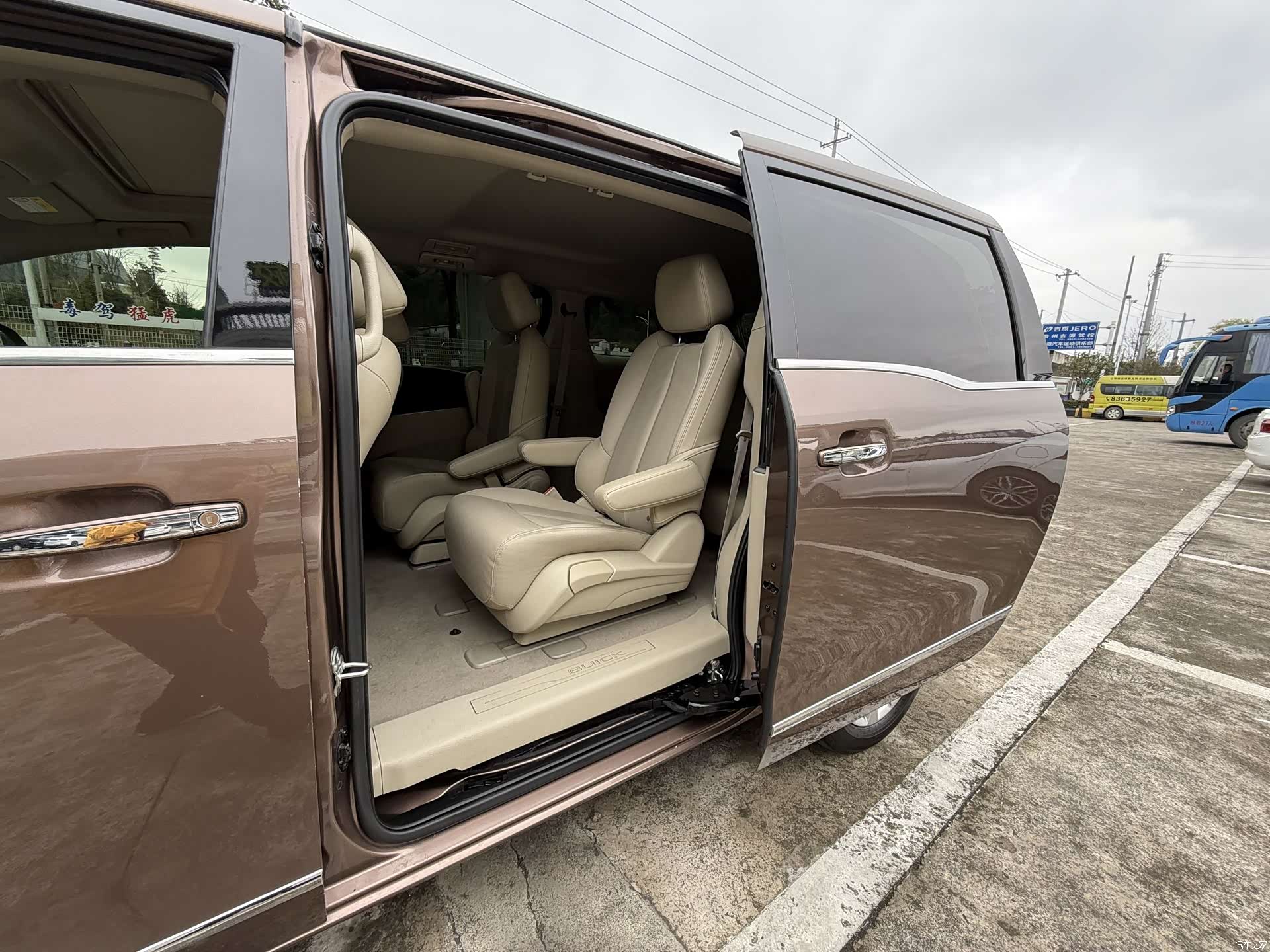 Buick GL8, 2019 13
