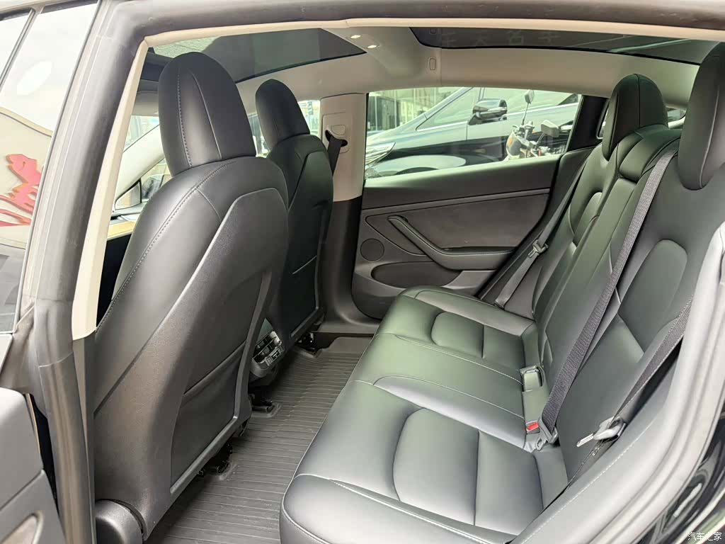 Tesla Model 3, 2023 15