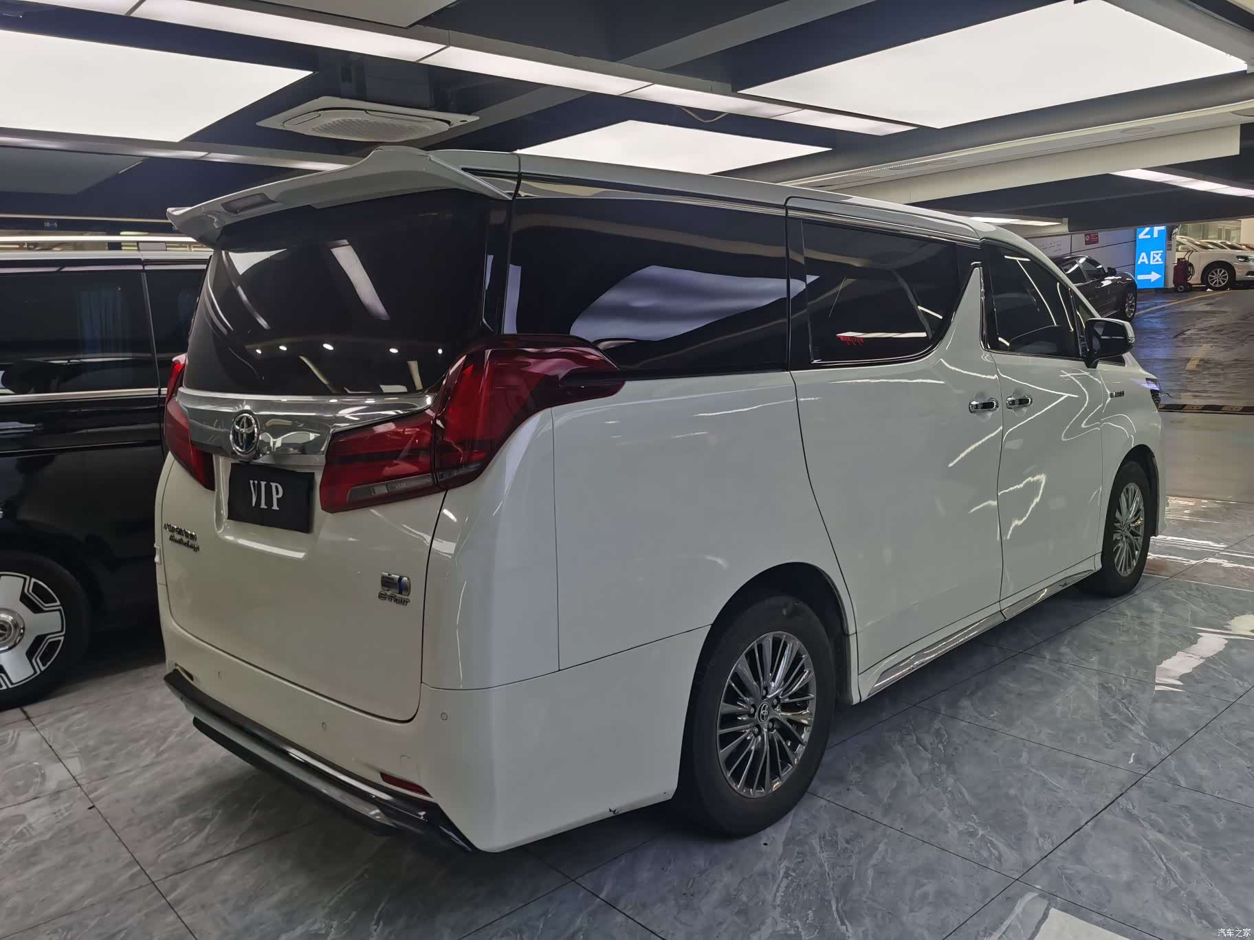 Toyota Alphard, 2022 все фото