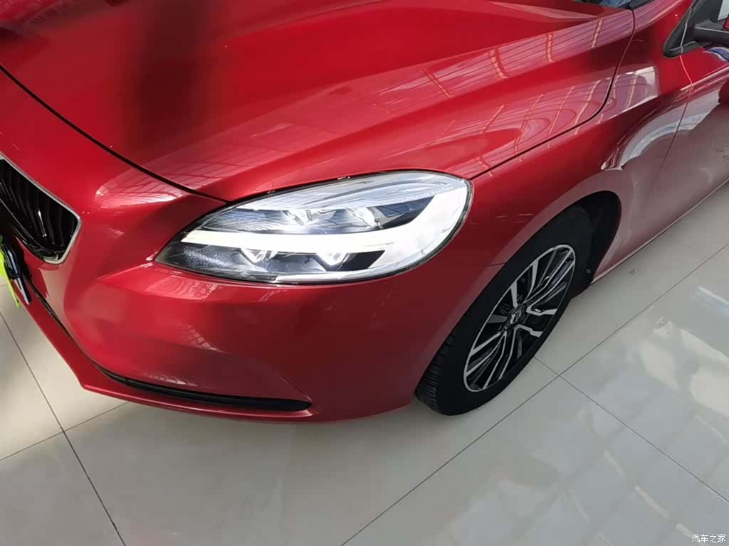 Volvo V40, 2019 24