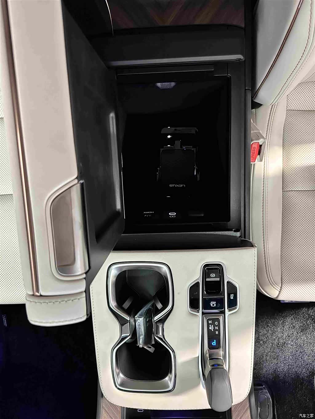 Lexus LM, 2026 16