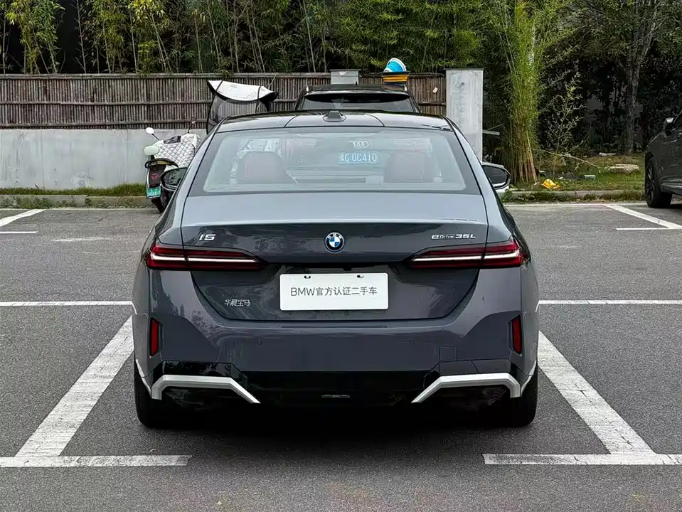 BMW i5